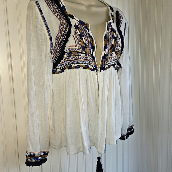 Embroidered, Open Front Top. - Picture 6 of 11